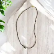 Delicate adult perlekæde - Golden, KAZURi - 