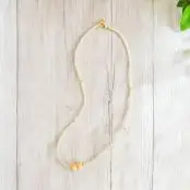 Delicate adult perlekæde - Soft fudge, KAZURi - 